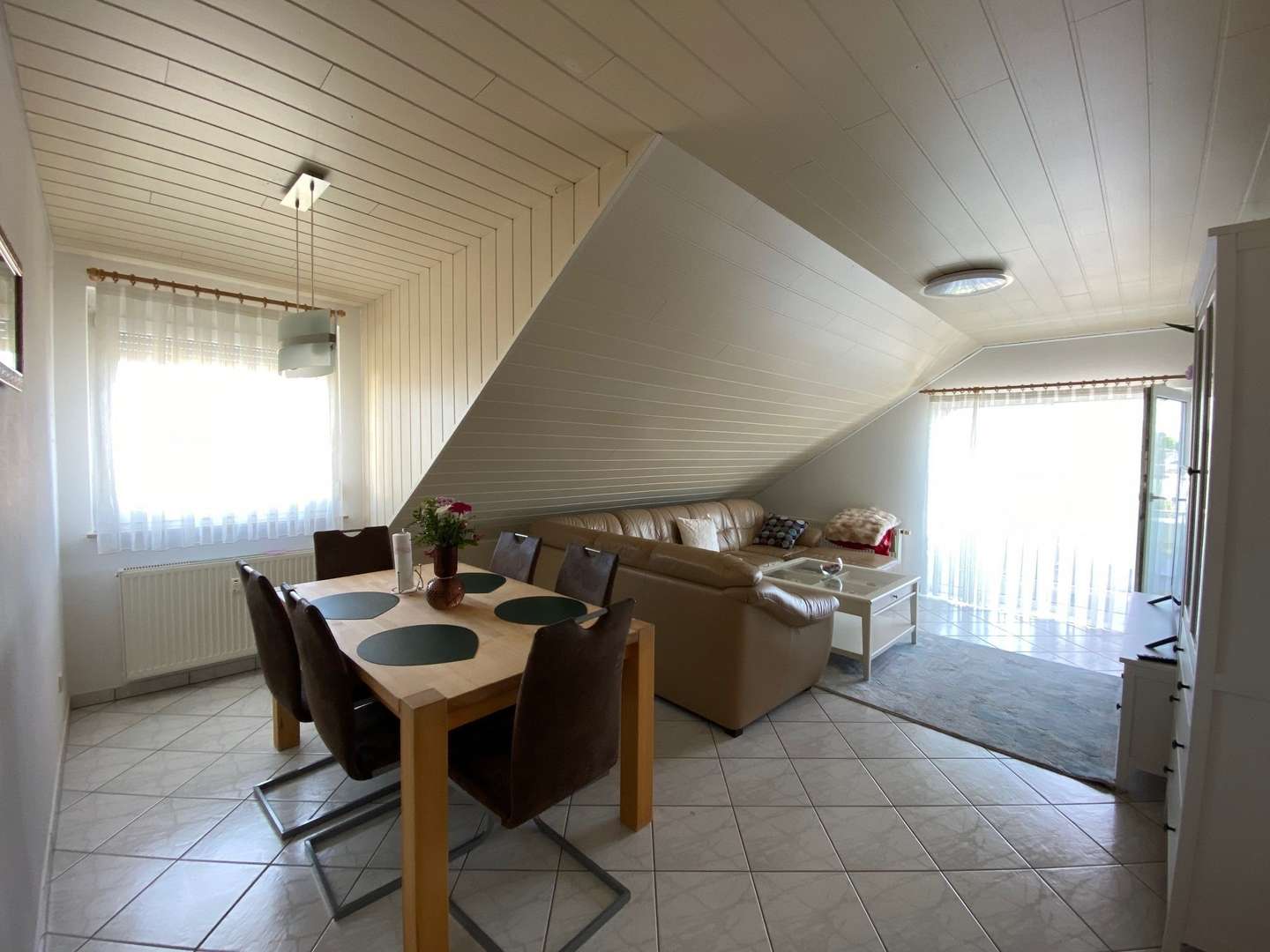 Wohn- und Essbereich - Dachgeschosswohnung in 71155 Altdorf mit 84m² kaufen