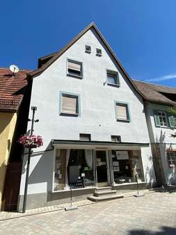 Hausansicht - Zweifamilienhaus in 71106 Magstadt mit 143m² kaufen