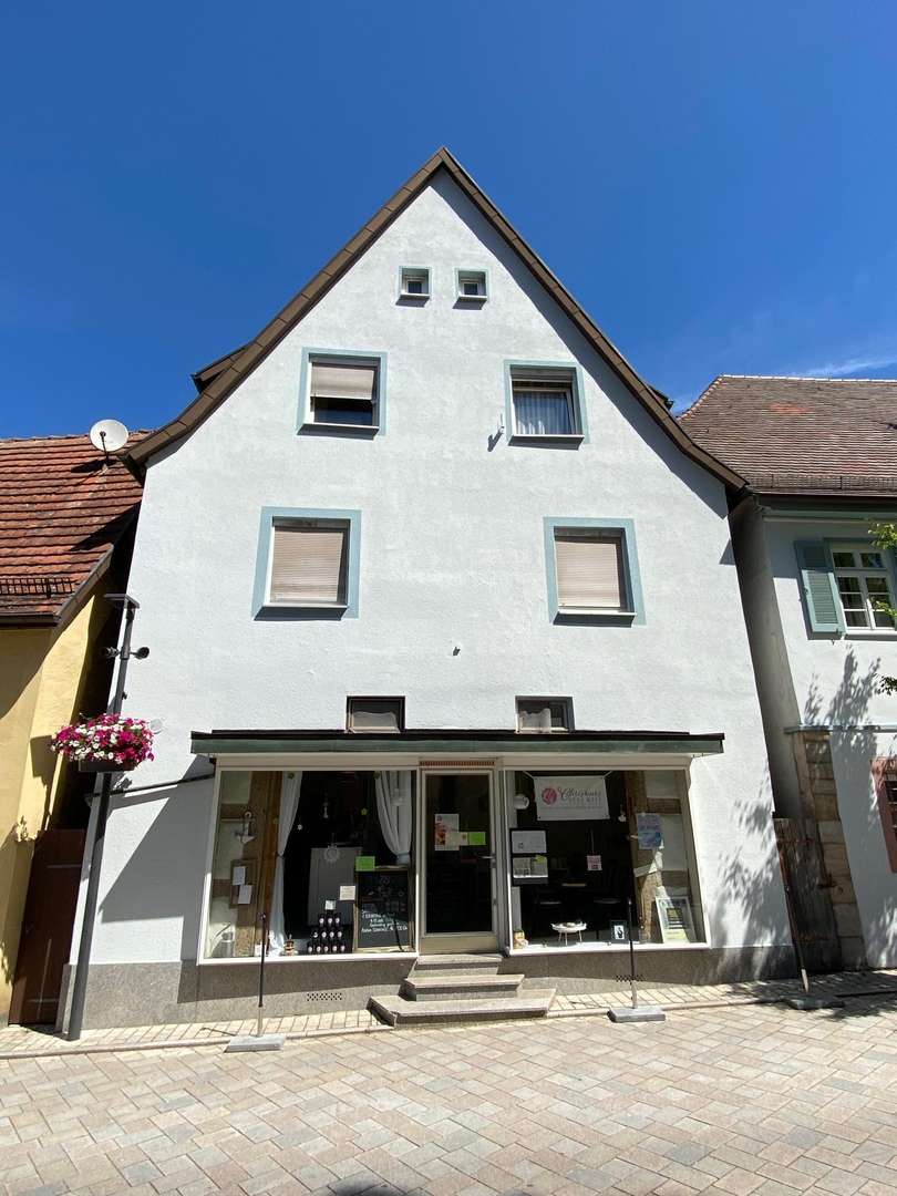 Laden im EG - Zweifamilienhaus in 71106 Magstadt mit 143m² kaufen
