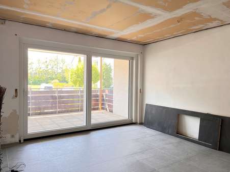 Esszimmer mit Zugang Balkon - Zweifamilienhaus in 71083 Herrenberg mit 220m² kaufen
