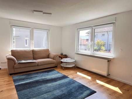 Wohnzimmer - Zweifamilienhaus in 71083 Herrenberg mit 220m² kaufen