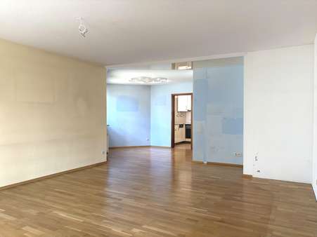 Wohnzimmer - Etagenwohnung in 71065 Sindelfingen mit 85m² kaufen