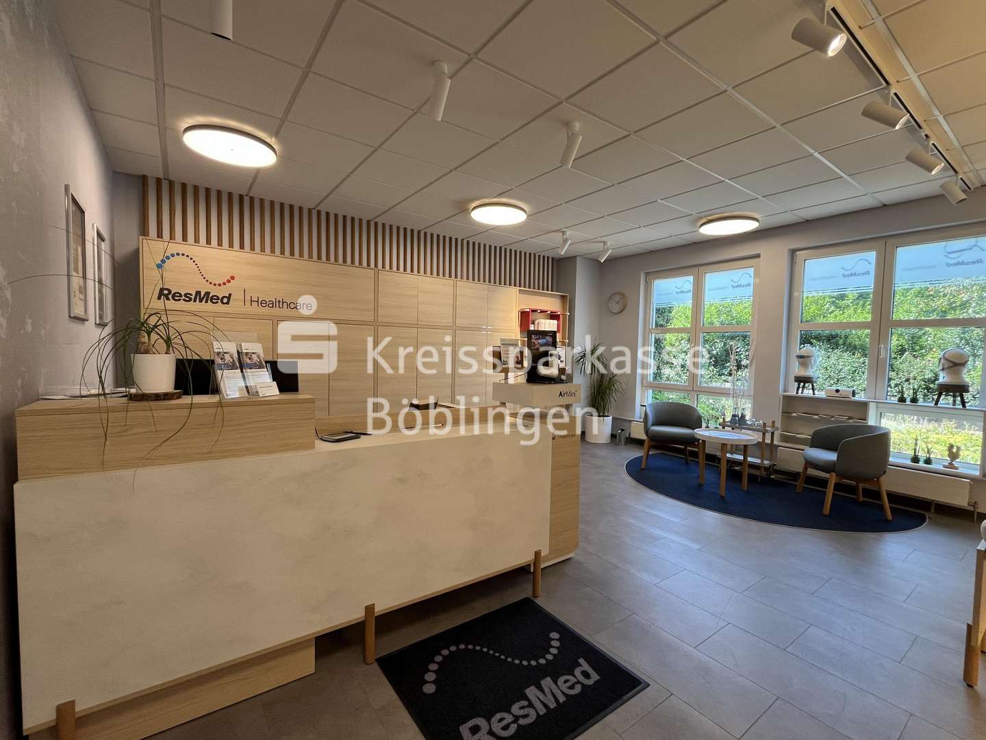 Theke und Wartebereich - Büro in 71229 Leonberg mit 130m² mieten