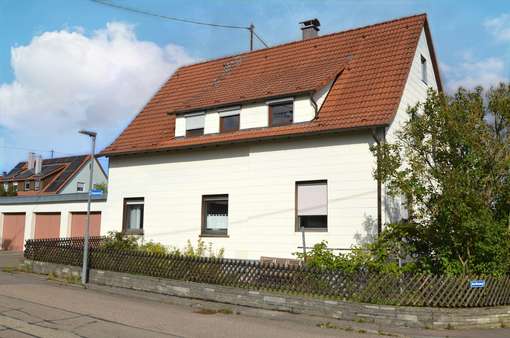 Außenansicht Außenansicht - Zweifamilienhaus in 71277 Rutesheim mit 178m² kaufen