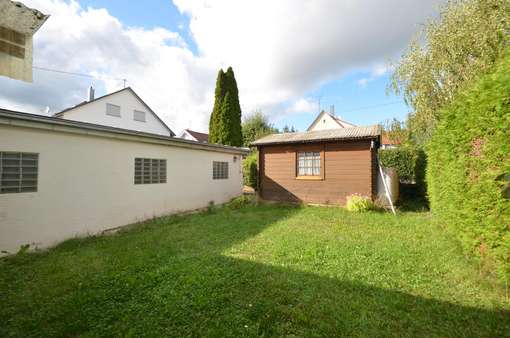 Garten und Geräteschuppen Garten und Geräteschuppen - Zweifamilienhaus in 71277 Rutesheim mit 178m² kaufen