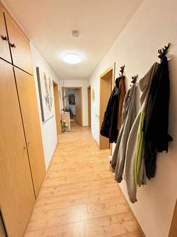 Flur Flur - Zweifamilienhaus in 71101 Schönaich mit 201m² kaufen