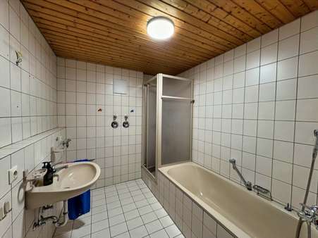 Badezimmer Badezimmer - Etagenwohnung in 71229 Leonberg mit 79m² kaufen