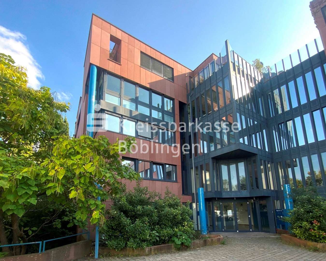 Außenansicht Eingang Außenansicht Eingang - Büro in 71063 Sindelfingen mit 2460m² mieten