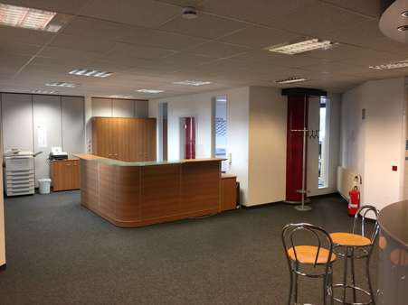 EG rechts EG rechts - Büro in 71063 Sindelfingen mit 2460m² mieten