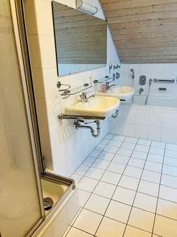 Bad II Bad II - Etagenwohnung in 71083 Herrenberg mit 77m² kaufen