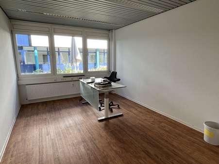 Bürobeispiel Erdgeschoss - Büro in 71229 Leonberg mit 410m² mieten