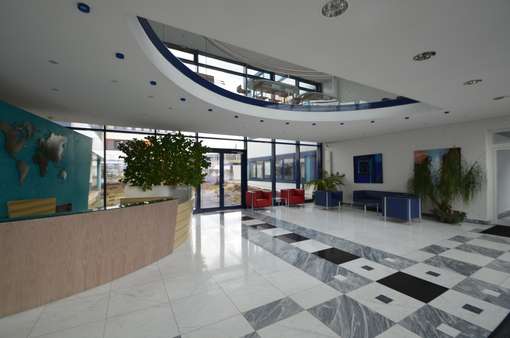 Foyer Erdgeschoss - Büro in 71229 Leonberg mit 410m² mieten