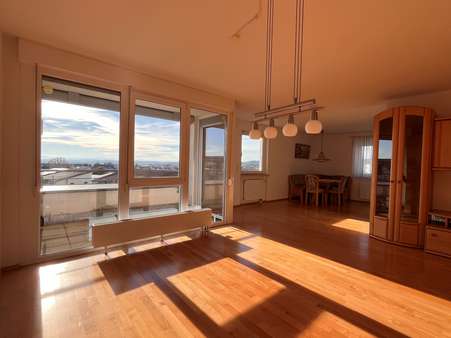 Wohnen Essen mit Zugang zum Südbalkon Wohnen Essen mit Zugang zum Südbalkon - Etagenwohnung in 71083 Herrenberg mit 104m² kaufen