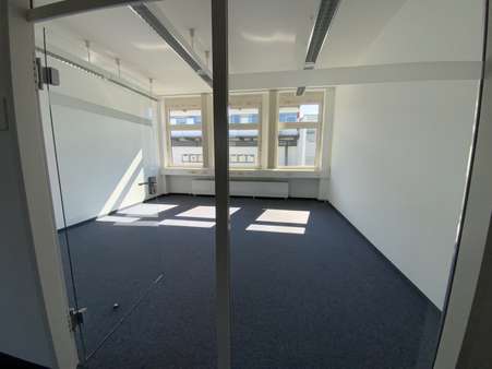 Bürobeispiel - Büro in 71063 Sindelfingen mit 300m² mieten