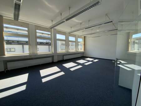 Bürobeispiel - Büro in 71063 Sindelfingen mit 300m² mieten