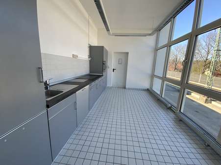 Küche - Büro in 71063 Sindelfingen mit 300m² mieten