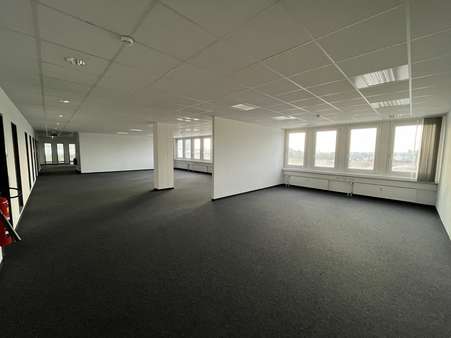 Bürobeispiel - Büro in 71065 Sindelfingen mit 11460m² mieten