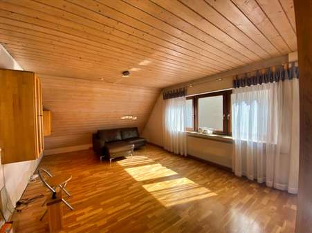 Wohnbereich Dachgeschoss - Zweifamilienhaus in 71157 Hildrizhausen mit 155m² kaufen