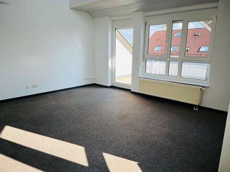 Wohnzimmer  - Dachgeschosswohnung in 71083 Herrenberg mit 85m² kaufen