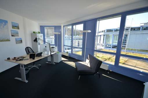 Büro -Beispiel- - Büro in 71229 Leonberg mit 697m² mieten