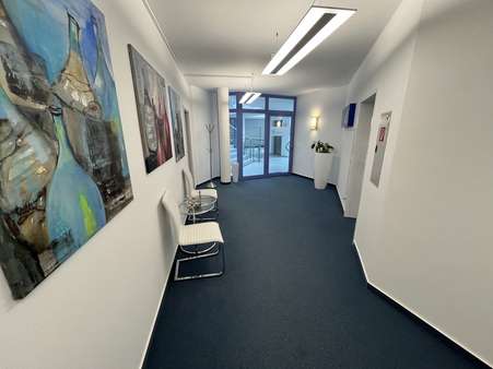 Empfang - Büro in 71229 Leonberg mit 394m² mieten