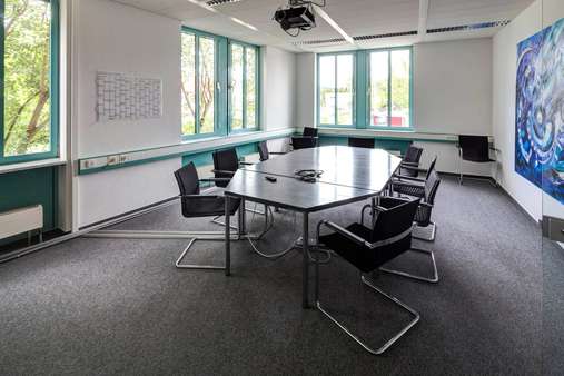Beispiel Besprechungsraum - Büro in 71065 Sindelfingen mit 1232m² günstig mieten