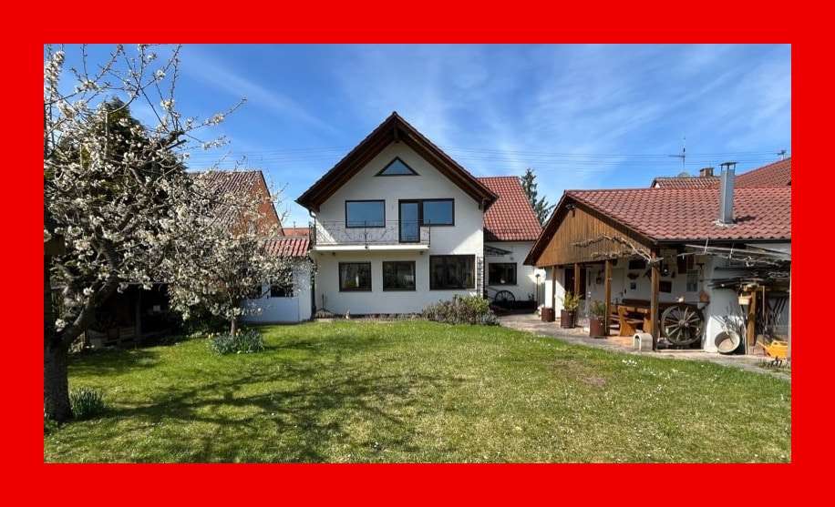Garten mit Blick auf Wohnhaus und Freisitz - Zweifamilienhaus in 74372 Sersheim mit 214m² kaufen
