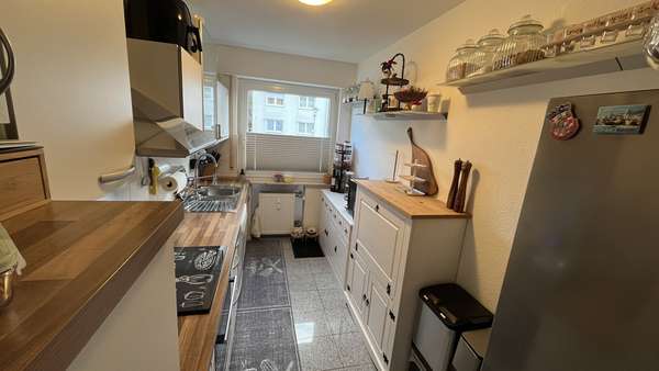 Küche mit Küchenzeile und einer passenden Beistellkommode Küche mit Küchenzeile und einer passenden Beistellkommode - Erdgeschosswohnung in 70806 Kornwestheim mit 67m² kaufen