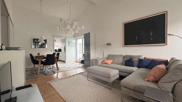 Dachgeschosswohnung in 71679 Asperg mit 98m² kaufen