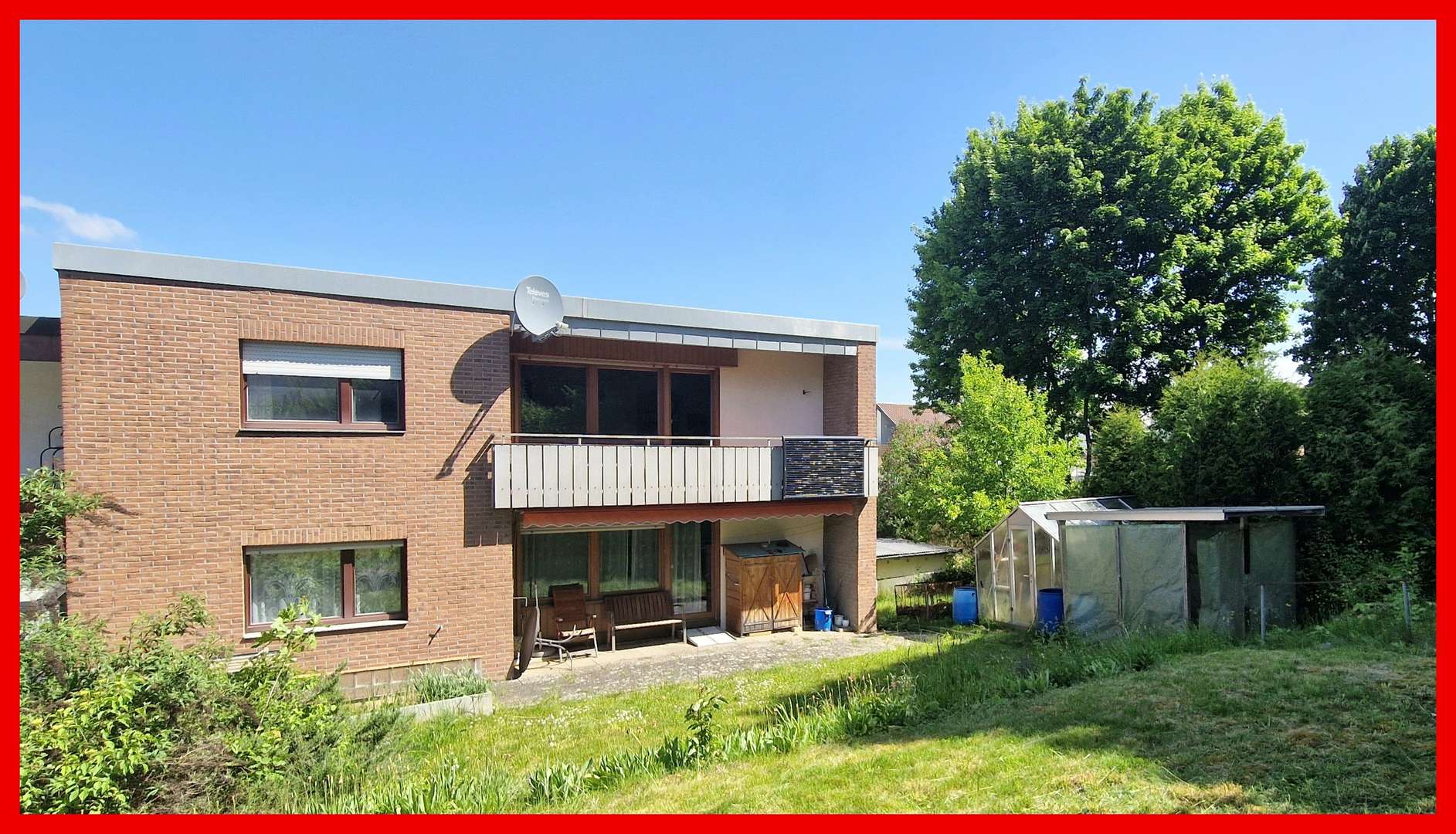Rückansicht des Hauses mit Blick auf die Terrasse und den Balkon Rückansicht des Hauses mit Blick auf die Terrasse und den Balkon - Einfamilienhaus in 71701 Schwieberdingen mit 156m² kaufen