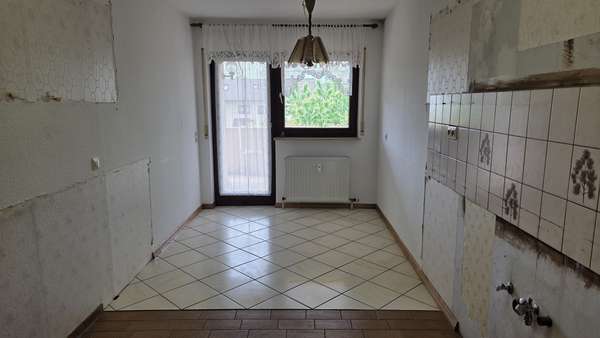 Küche mit Zugang zum Balkon Küche mit Zugang zum Balkon - Etagenwohnung in 74343 Sachsenheim mit 99m² kaufen