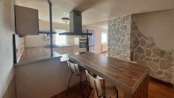 Küche mit Essbereich und Zugang ins Wohnzimmer Küche mit Essbereich und Zugang ins Wohnzimmer - Reiheneckhaus in 74379 Ingersheim mit 92m² kaufen