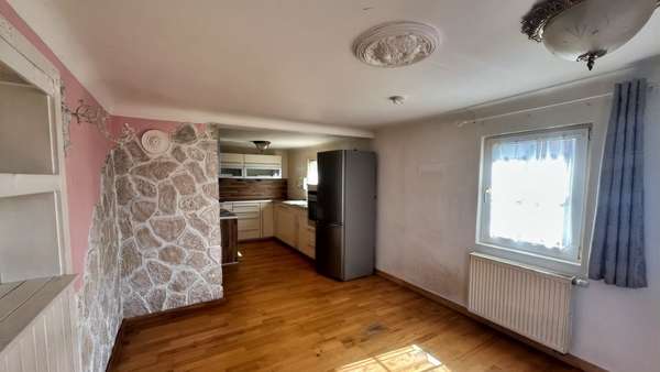 Wohnzimmer mit Zugang zur Küche Wohnzimmer mit Zugang zur Küche - Reiheneckhaus in 74379 Ingersheim mit 92m² kaufen