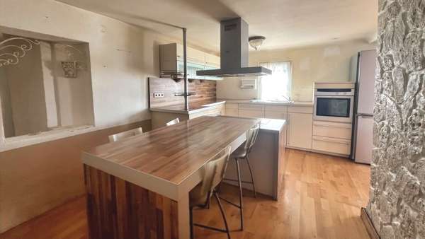 Küche mit Essbereich und Zugang ins Wohnzimmer Küche mit Essbereich und Zugang ins Wohnzimmer - Reiheneckhaus in 74379 Ingersheim mit 92m² kaufen