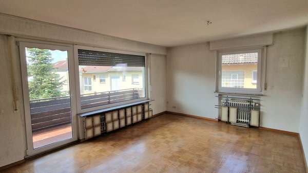 Obergeschoss Wohnzimmer mit Zugang zum Balkon Obergeschoss Wohnzimmer mit Zugang zum Balkon - Mehrfamilienhaus in 71706 Markgröningen mit 227m² kaufen