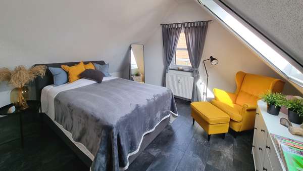 Schlafzimmer im Dachgeschoss Schlafzimmer im Dachgeschoss - Etagenwohnung in 71691 Freiberg mit 82m² kaufen