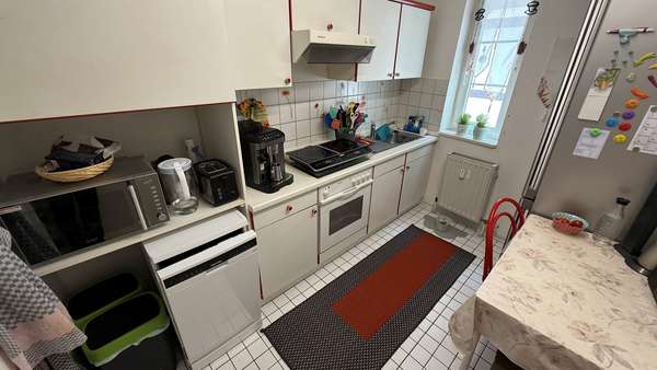 Küche mit Kochzeile und Sitzecke Küche mit Kochzeile und Sitzecke - Etagenwohnung in 71723 Großbottwar mit 55m² kaufen