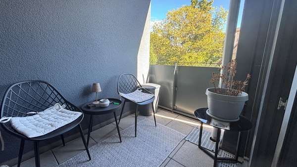 Balkon mit Blick nach Süden - Erdgeschosswohnung in 71679 Asperg mit 28m² kaufen