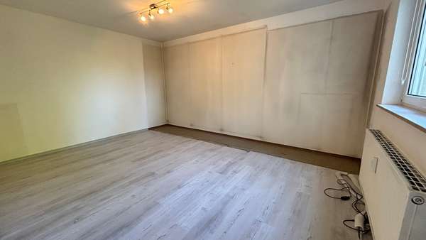 5 - Schlafzimmer mit Blick in den Raum 5 - Schlafzimmer mit Blick in den Raum - Etagenwohnung in 71732 Tamm mit 85m² kaufen