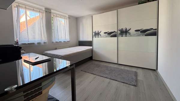 Kinderzimmer mit Blick Richtung Fenster Nordseite Kinderzimmer mit Blick Richtung Fenster Nordseite - Erdgeschosswohnung in 71732 Tamm mit 120m² kaufen