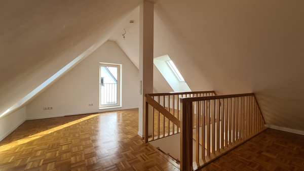 Dachgeschoss - Mehrfamilienhaus in 71642 Ludwigsburg mit 302m² kaufen