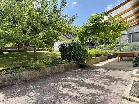 Garten mit Überdachter Terrasse Garten mit Überdachter Terrasse - Einfamilienhaus in 73326 Deggingen mit 124m² kaufen