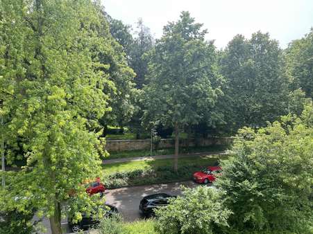 Blick vom Balkon Blick vom Balkon - Etagenwohnung in 73033 Göppingen mit 110m² kaufen