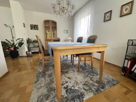 Zentrale Wohnung mit Aufzug!
