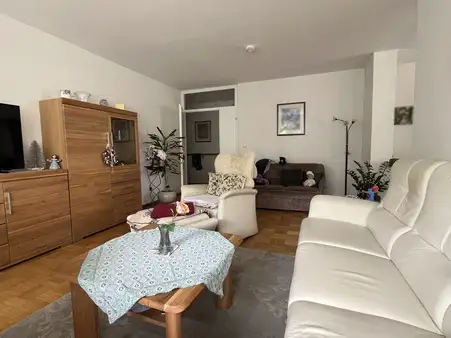 Zentrale Wohnung mit Aufzug!
