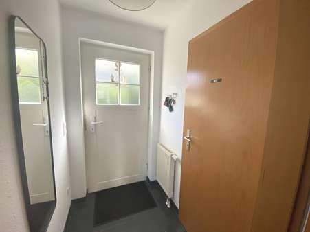 Eingangsbereich - Reihenmittelhaus in 73066 Uhingen mit 121m² kaufen