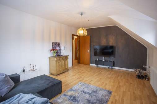 Wohnzimmer - Etagenwohnung in 73033 Göppingen mit 83m² kaufen