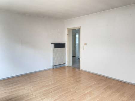 Wohnzimmer - Erdgeschosswohnung in 73087 Bad Boll mit 63m² kaufen