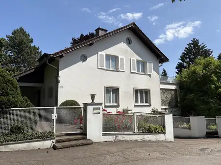 Einmalige Gelegenheit: großzügiges EFH mit Entwicklungspotenzial in Bestlage von Göppingen
