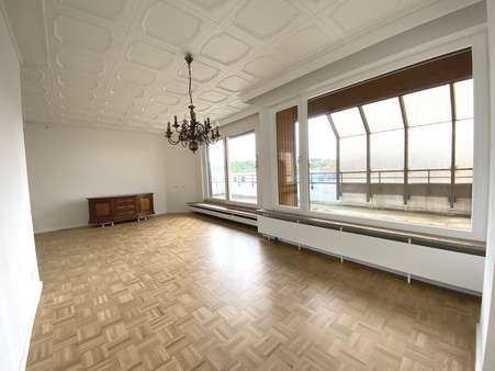 Wohnzimmer - Penthouse-Wohnung in 73033 Göppingen mit 99m² mieten